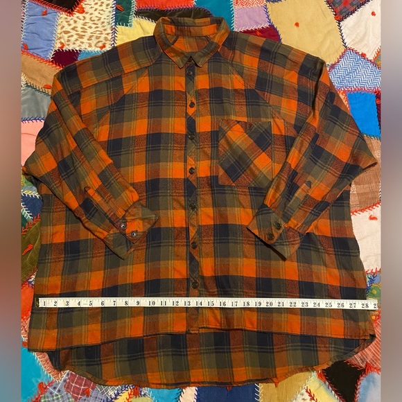 BDG Urban Outfitters oversized flannel with asymmetrical hem in green and orange - Picture 2 of 4